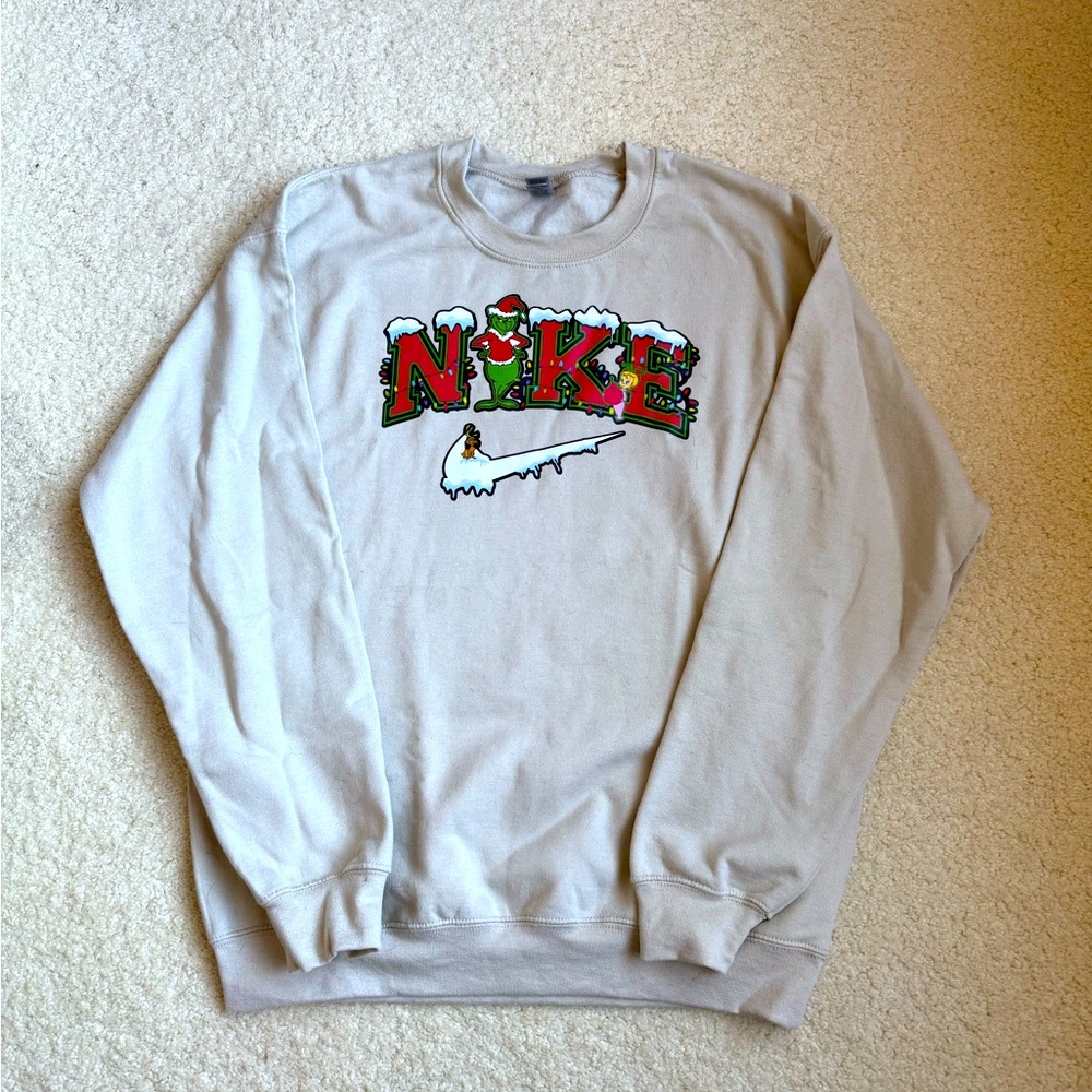 Nike crew neck. Never worn. Women’s size medium.